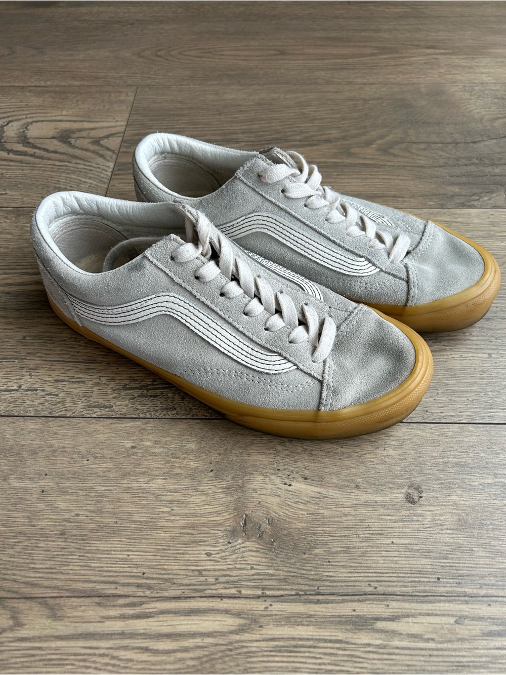 🛹 VANS Low Top Suede Sneakers in Light Gray with Gum Sole